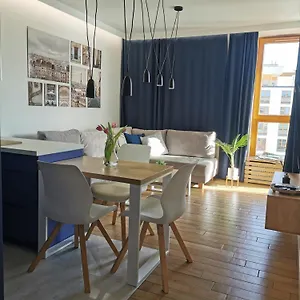 mp-rent-lux-apart-goleszowska-parking-aircon-2-pok.warsawhotelspoland.com/